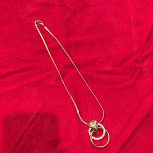 💚 NEW LOWER PRICE 💚~
Elegant Gold and Silver Necklace